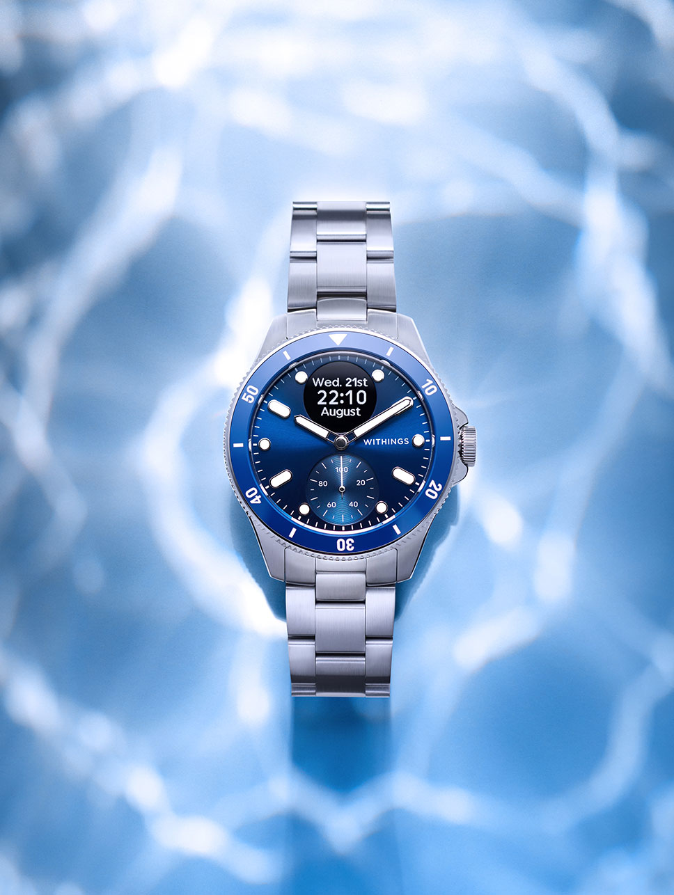 Commercial photo of a Withings SmartWatch Nova with an underwater effect made with lighting techniques